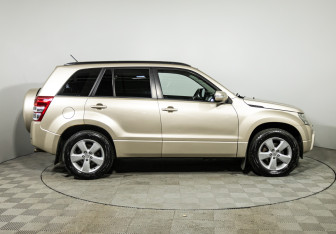 Подержанный автомобиль Suzuki Grand Vitara 2010 года (4 фото)