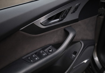 Подержанный автомобиль Audi Q7 2016 года (17 фото)