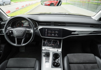 Подержанный автомобиль Audi A6 Sedan 2021 года (14 фото)