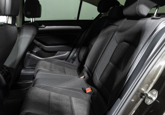 Подержанный автомобиль Volkswagen Passat Sedan 2017 года (10 фото)