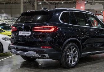 Подержанный автомобиль BMW X5 2019 года (8 фото)