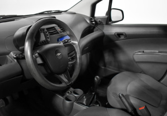 Подержанный автомобиль Chevrolet Spark 2012 года (9 фото)