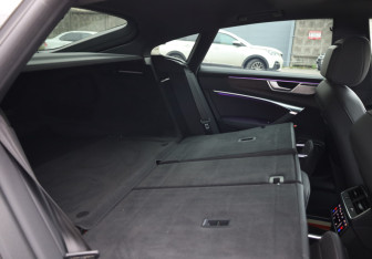 Подержанный автомобиль Audi A7 2022 года (15 фото)