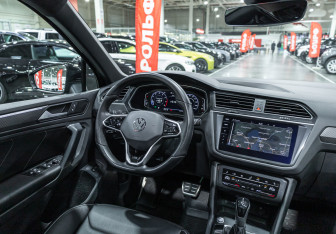 Подержанный автомобиль Volkswagen Tiguan 2021 года (24 фото)