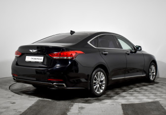 Подержанный автомобиль Hyundai Genesis 2014 года (5 фото)