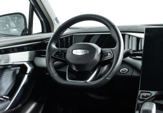 Подержанный автомобиль Geely Atlas 2024 года (20 фото)