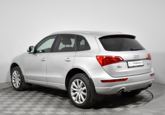 Подержанный автомобиль Audi Q5 2012 года (7 фото)