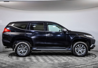 Подержанный автомобиль Mitsubishi Pajero Sport 2019 года (4 фото)