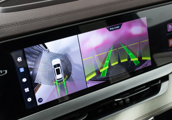 Подержанный автомобиль Geely Monjaro 2023 года (18 фото)