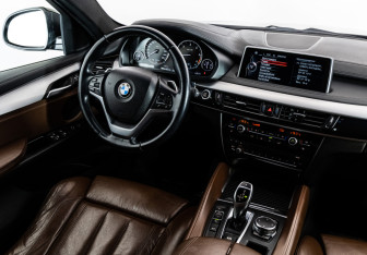 Подержанный автомобиль BMW X6 2015 года (15 фото)