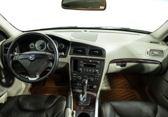 Подержанный автомобиль Volvo XC70 2007 года (13 фото)