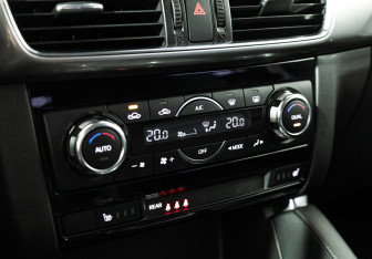 Подержанный автомобиль Mazda CX-5 2016 года (15 фото)