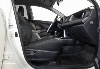 Подержанный автомобиль Toyota RAV4 2017 года (23 фото)