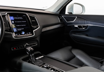 Подержанный автомобиль Volvo XC90 2019 года (18 фото)