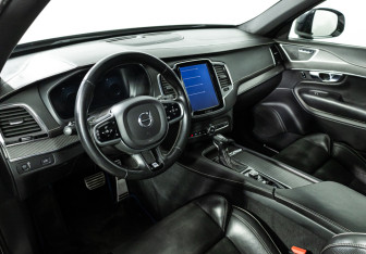 Подержанный автомобиль Volvo XC90 2017 года (11 фото)