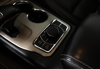 Подержанный автомобиль Jeep Grand Cherokee 2013 года (19 фото)