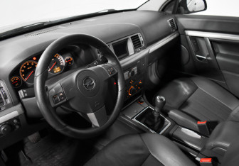 Подержанный автомобиль Opel Vectra Liftback 2008 года (9 фото)