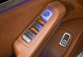 Подержанный автомобиль Hongqi H9 2023 года (10 фото)