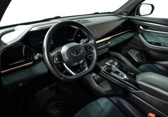 Подержанный автомобиль Geely Monjaro 2024 года (11 фото)