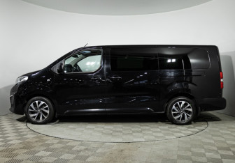 Подержанный автомобиль Peugeot Traveller 2019 года (8 фото)