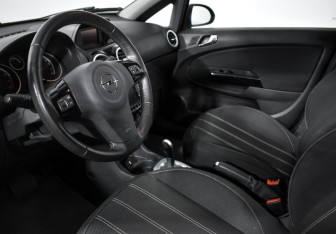 Подержанный автомобиль Opel Corsa 2012 года (9 фото)