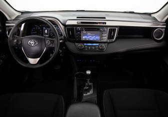 Подержанный автомобиль Toyota RAV4 2016 года (9 фото)