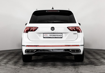 Подержанный автомобиль Volkswagen Tiguan 2021 года (8 фото)