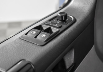 Подержанный автомобиль Volkswagen Caravelle 2011 года (12 фото)