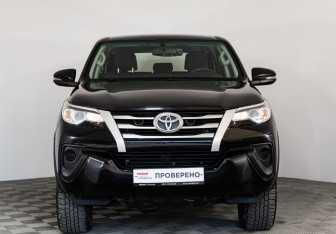 Подержанный автомобиль Toyota Fortuner 2019 года (2 фото)