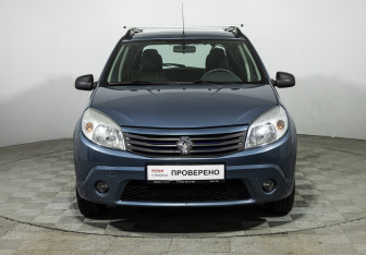 Подержанный автомобиль Renault Sandero 2012 года (2 фото)