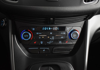 Подержанный автомобиль Ford Kuga 2017 года (16 фото)