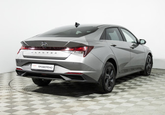 Подержанный автомобиль Hyundai Elantra Sedan 2021 года (5 фото)