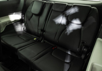 Подержанный автомобиль Kia Carnival 2023 года (32 фото)