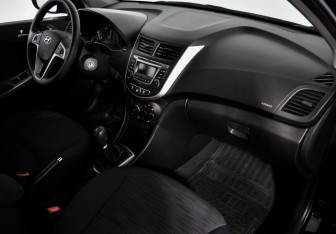 Подержанный автомобиль Hyundai Solaris Hatchback 2016 года (13 фото)