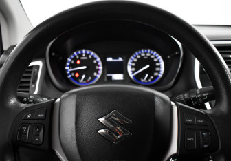 Подержанный автомобиль Suzuki SX4 Hatchback 2017 года (16 фото)