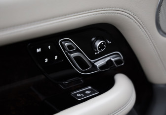 Подержанный автомобиль Land Rover Range Rover 2022 года (28 фото)