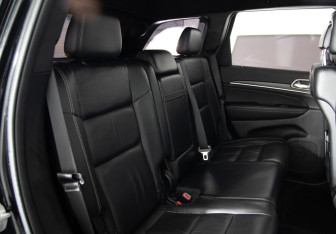 Подержанный автомобиль Jeep Grand Cherokee 2016 года (13 фото)
