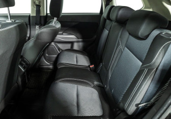 Подержанный автомобиль Mitsubishi Outlander 2021 года (10 фото)