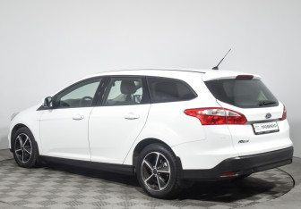 Подержанный автомобиль Ford Focus Wagon 2014 года (7 фото)