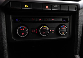 Подержанный автомобиль Volkswagen Amarok 2019 года (17 фото)