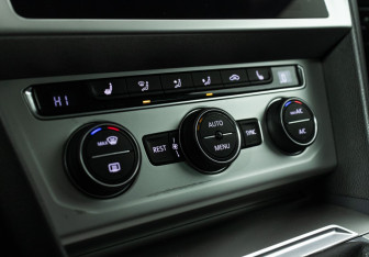 Подержанный автомобиль Volkswagen Passat Wagon 2017 года (16 фото)