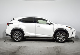 Подержанный автомобиль Lexus NX 2018 года (4 фото)