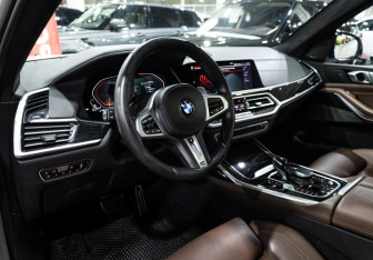 Подержанный автомобиль BMW X7 2020 года (19 фото)
