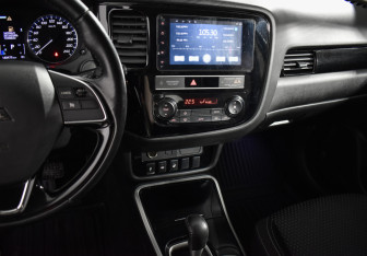Подержанный автомобиль Mitsubishi Outlander 2019 года (17 фото)