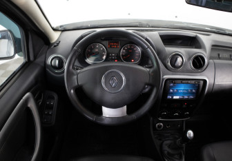 Подержанный автомобиль Renault Duster 2013 года (10 фото)