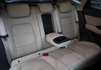 Подержанный автомобиль Jaguar E-Pace 2018 года (28 фото)