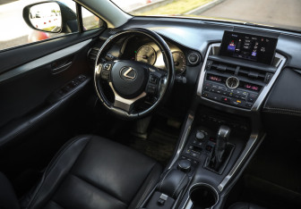 Подержанный автомобиль Lexus NX 2017 года (11 фото)