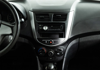 Подержанный автомобиль Hyundai Solaris Sedan 2012 года (14 фото)