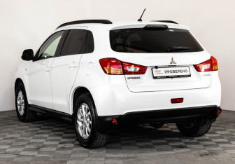 Подержанный автомобиль Mitsubishi ASX 2013 года (7 фото)