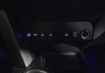 Подержанный автомобиль Toyota RAV4 2017 года (16 фото)